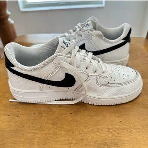 Youth Force 1’s - White/Black